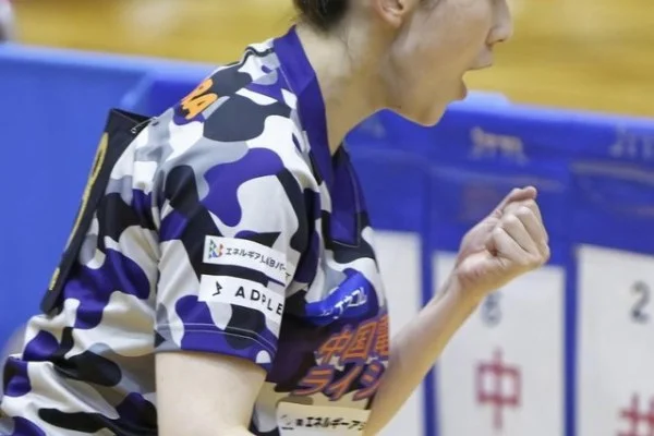 NBA尼克斯训练营布伦森与唐斯挡拆配合战术价值与磨合前景分析